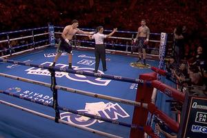 Controversă în box, după ce arbitrul a ignorat prosopul aruncat de colțul boxerului: „Nu ar trebui să aibă dreptul”