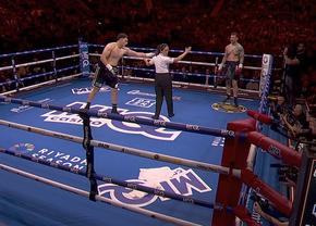 Controversă în box, după ce arbitrul a ignorat prosopul aruncat de colțul boxerului: „Nu ar trebui să aibă dreptul”