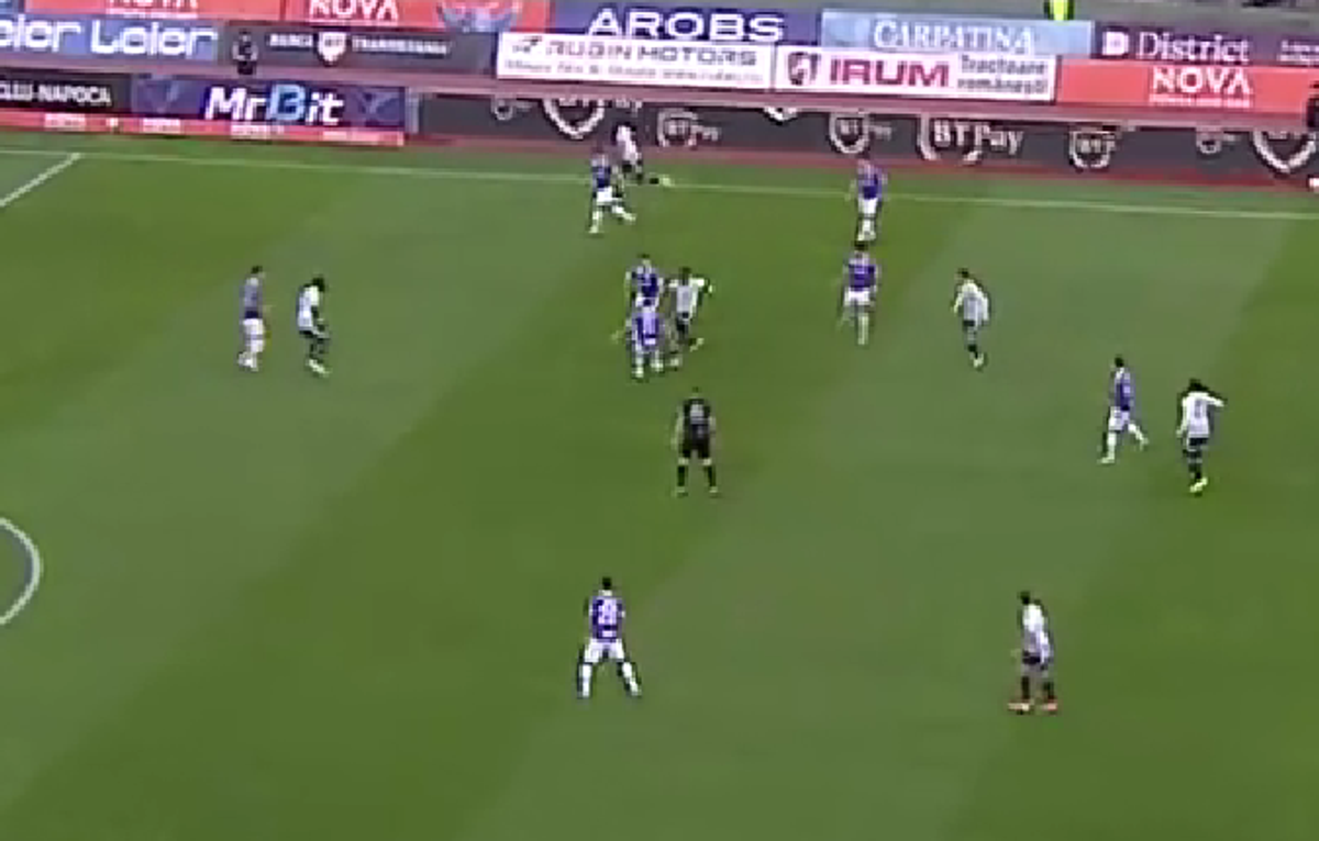 Cea mai bizară decizie de arbitraj din acest sezon în Superligă! Motivul uluitor pentru care a fost anulat golul în U Cluj - FC Argeș