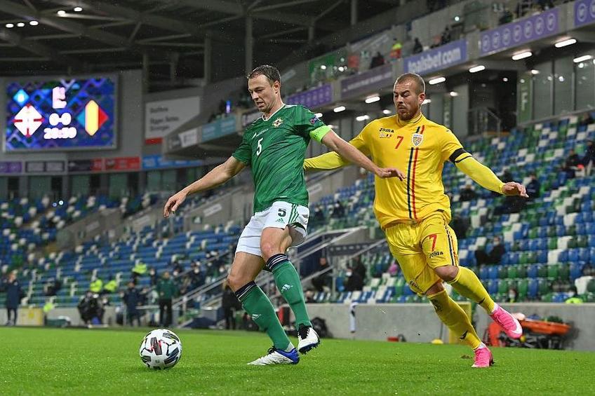 Denis Alibec, într-un duel cu Jonny Evans