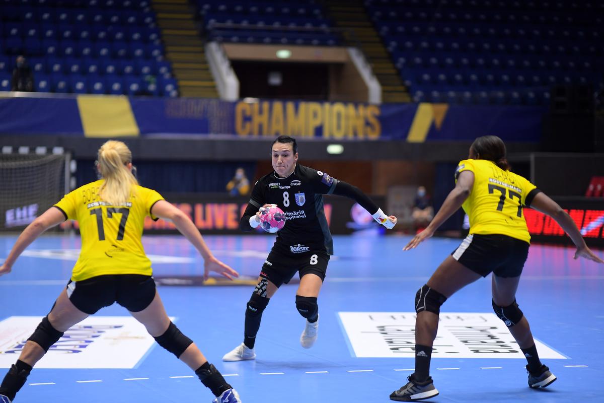 CSM BUCUREȘTI - ROSTOV 22-27. Furtună după eșec! Cristina Neagu n-a mai răbdat: „Ce echipă cu pretenții nu-și respectă jucătoarele și nu plătește la timp?” + „Nu sunt robot, nu vă bazați pe mine la EURO!”