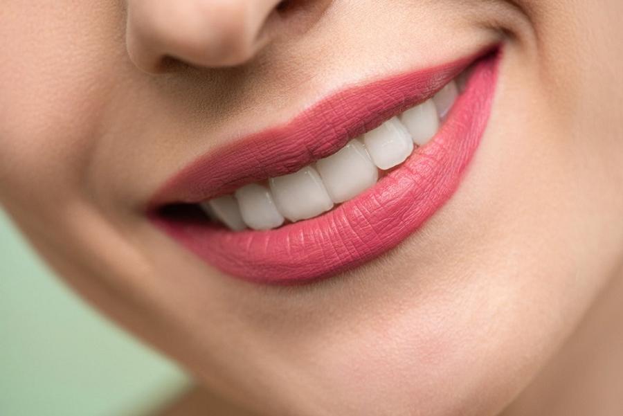 Recăpătarea încrederii în sine, poate cel mai mare beneficiu al unor implanturi dentare!