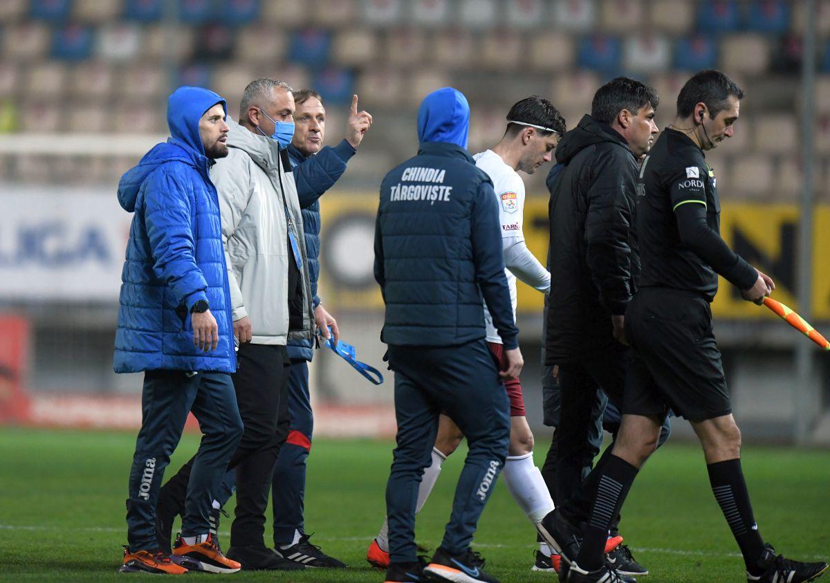 Chindia scapă victoria cu Rapid, 2-2, din cauza unei erori URIAȘE de arbitraj! Tușierul n-a văzut un ofsaid clar