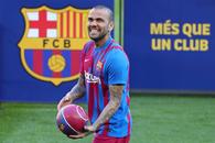 Dani Alves are un salariu la Barcelona mai mic decât ia Keșeru la FCSB!