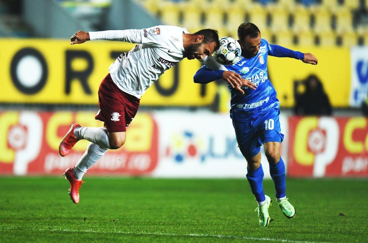 Chindia scapă victoria cu Rapid, 2-2, din cauza unei erori URIAȘE de arbitraj! Tușierul n-a văzut un ofsaid clar