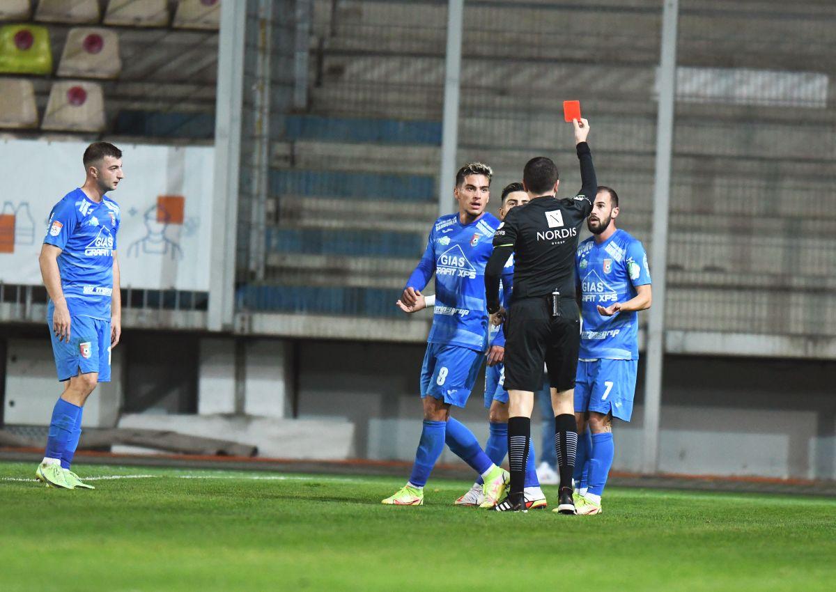 Chindia - Rapid, decis de o greșeală flagrantă de arbitraj în minutul 90