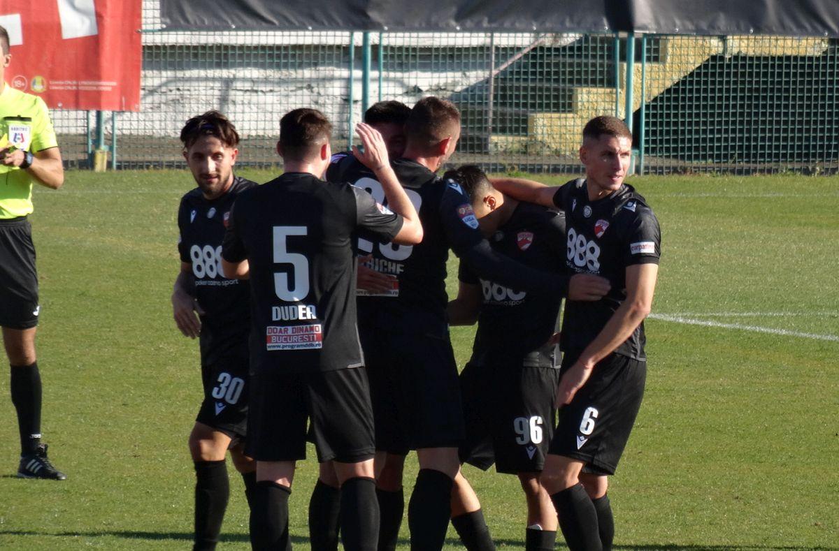 7 informații de la FC Buzău - Dinamo 2-2 » Burcă a dialogat cu un suporter: „Cu FCSB, tată, nu cu Steaua!”, ce a pățit decarul „câinilor” + Mihalcea, nemulțumit de atitudine