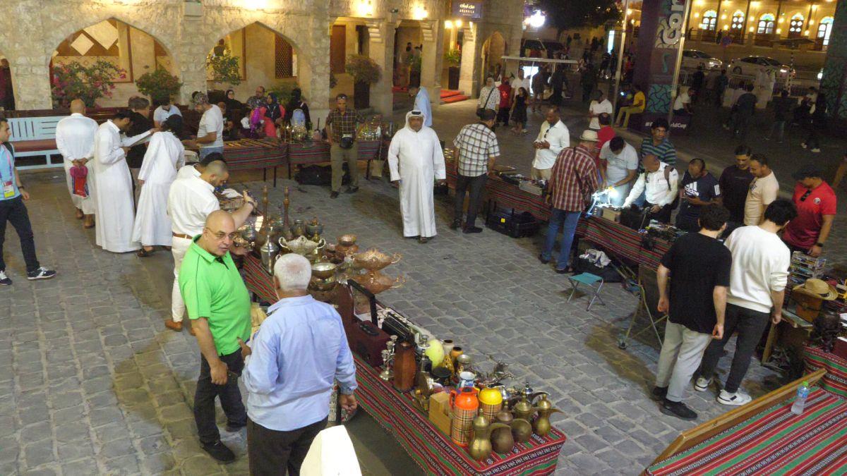 Echipa GSP deplasată în Qatar a participat la o licitație în stil arab » Ce au descoperit jurnaliștii: o colecție senzațională, chiar și un timbru românesc