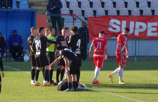 7 informații de la FC Buzău - Dinamo 2-2 » Burcă a dialogat cu un suporter: „Cu FCSB, tată, nu cu Steaua!”, ce a pățit decarul „câinilor” + Mihalcea, nemulțumit de atitudine