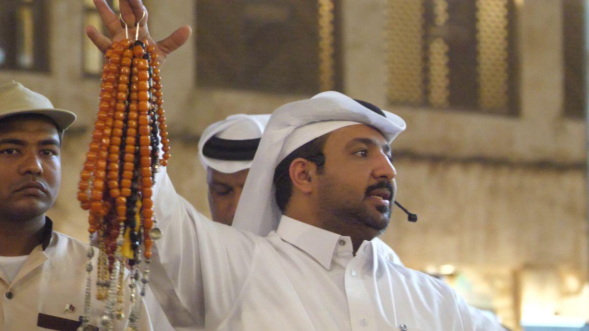 Echipa GSP deplasată în Qatar a participat la o licitație în stil arab » Ce au descoperit jurnaliștii: o colecție senzațională, chiar și un timbru românesc