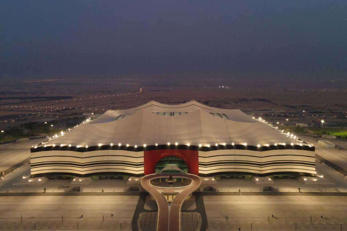 Aici se dă startul în Qatar: stadionul în formă de cort de beduini e gazda primului meci al Cupei Mondiale