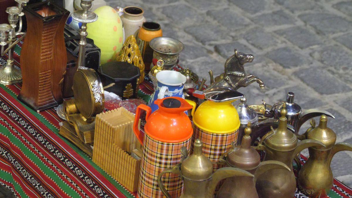 Echipa GSP deplasată în Qatar a participat la o licitație în stil arab » Ce au descoperit jurnaliștii: o colecție senzațională, chiar și un timbru românesc