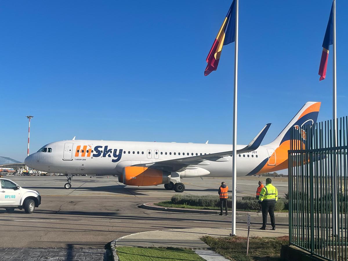 Staff-ul României a revenit în țară după calificarea la EURO 2024 » Burleanu a ieșit primul din avion și a susținut o conferință de presă