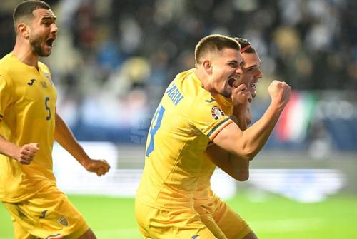 Răzvan Marin și Ianis Hagi în Israel - România, preliminarii EURO 2024 (foto: Raed Krishan/GSP)