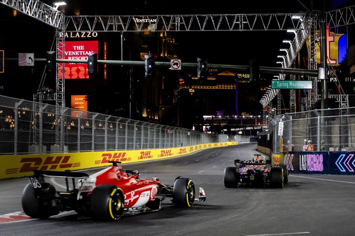 Nimeni nu-l poate opri pe Max Verstappen: a plecat de pe 2, a fost penalizat cu 5 secunde, dar tot a câștigat cursa de Formula 1 din Las Vegas!