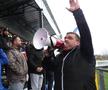 Show fabulos în „Groapa cu lei” de la Bărcănești! Șeful galeriei a intrat peste jucători în vestiar și-a început să țipe la ei: „Haideee, băăăă!”