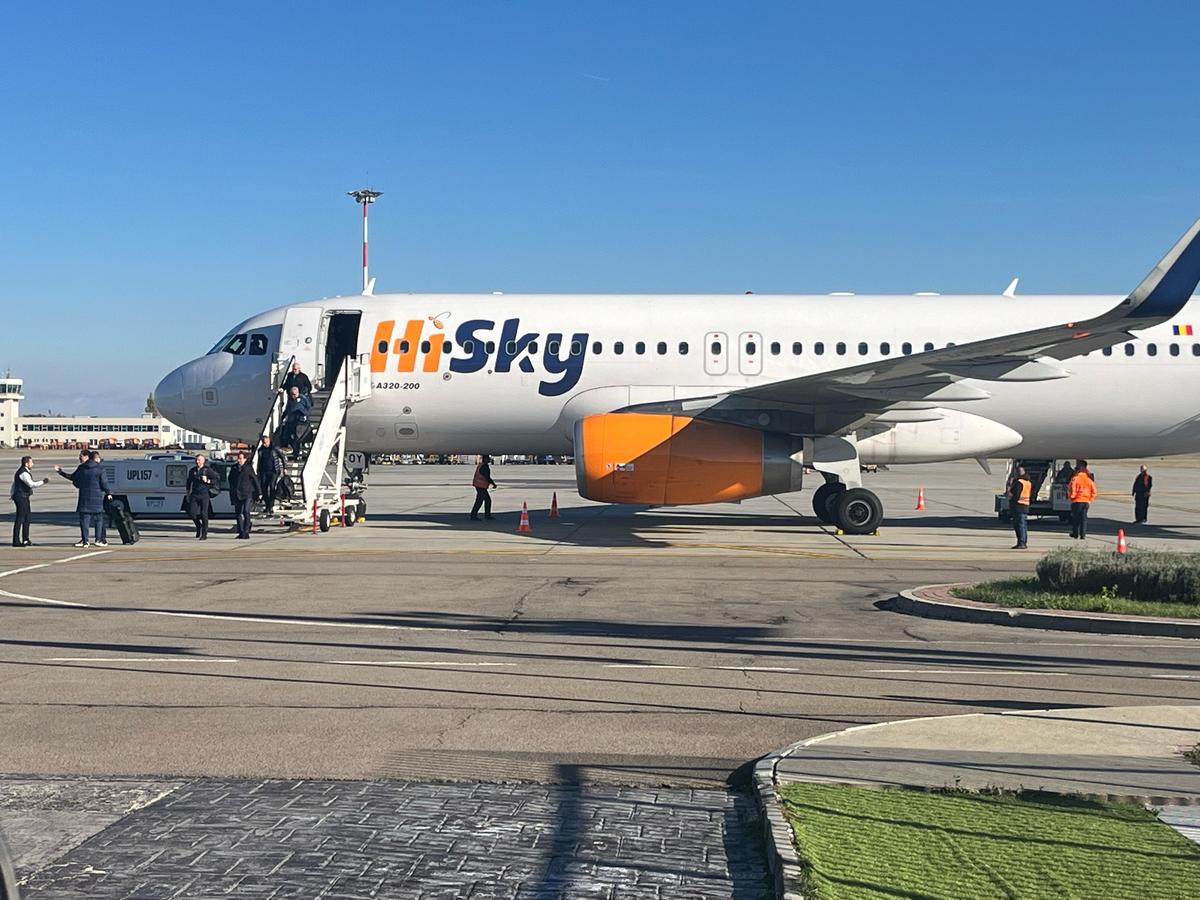 Staff-ul României a revenit în țară după calificarea la EURO 2024 » Burleanu a ieșit primul din avion și a susținut o conferință de presă
