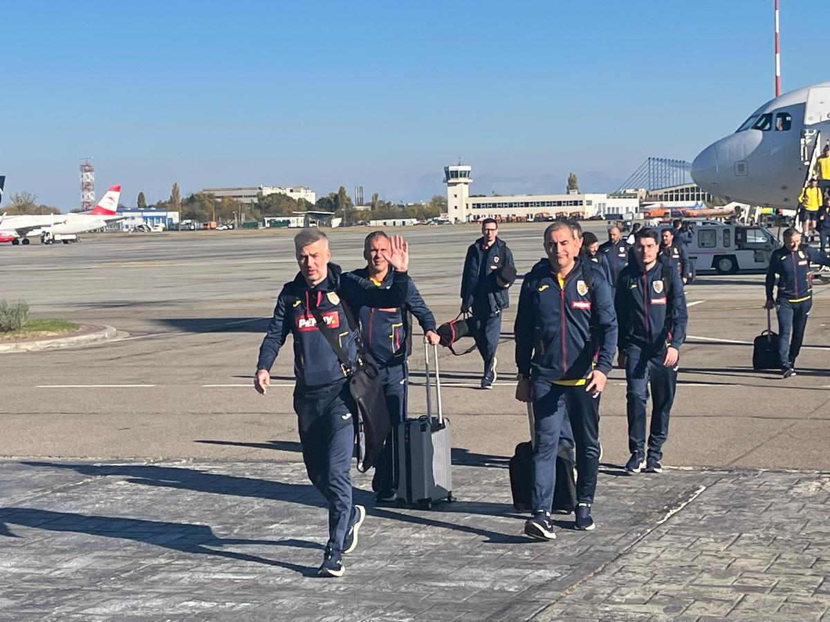 Staff-ul României a revenit în țară după calificarea la EURO 2024 » Burleanu a ieșit primul din avion și a susținut o conferință de presă