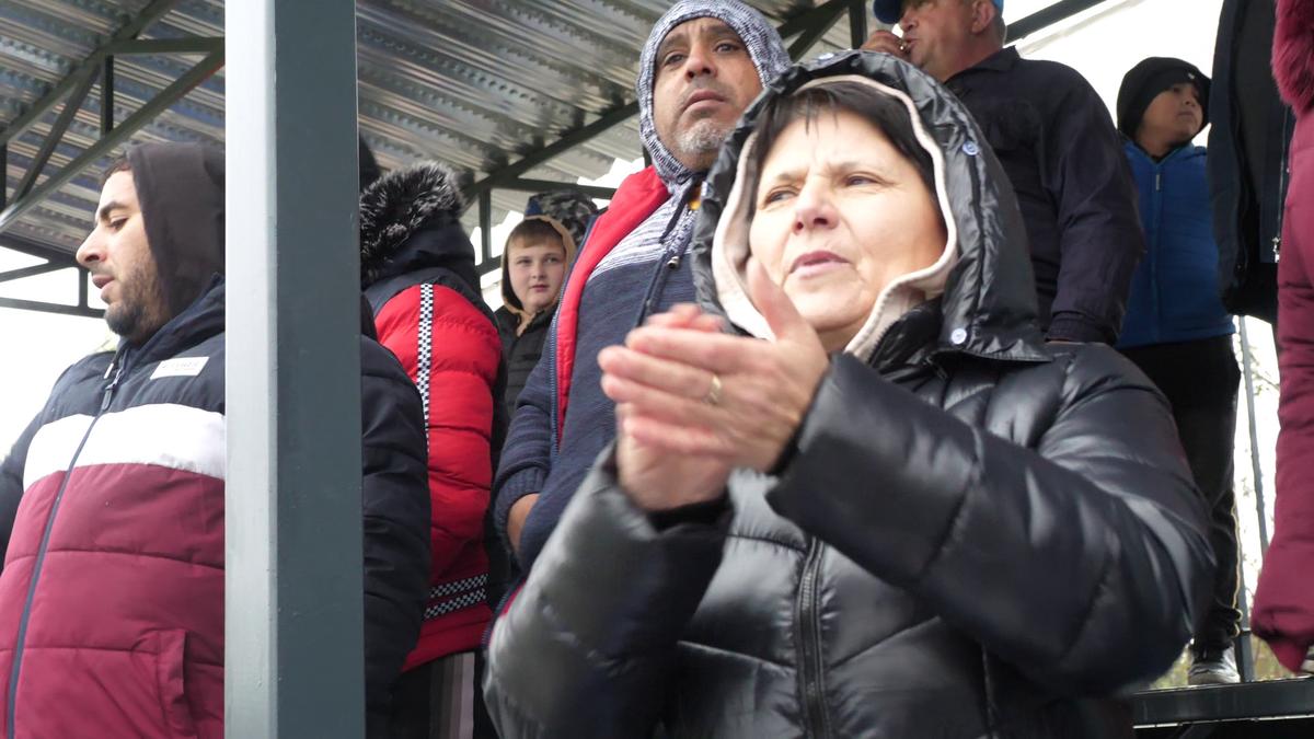 Show fabulos în „Groapa cu lei” de la Bărcănești! Șeful galeriei a intrat peste jucători în vestiar și-a început să țipe la ei: „Haideee, băăăă!”