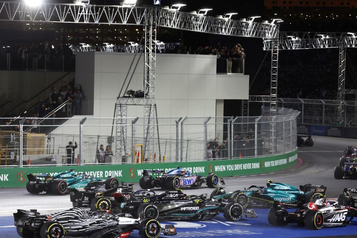 Nimeni nu-l poate opri pe Max Verstappen: a plecat de pe 2, a fost penalizat cu 5 secunde, dar tot a câștigat cursa de Formula 1 din Las Vegas!