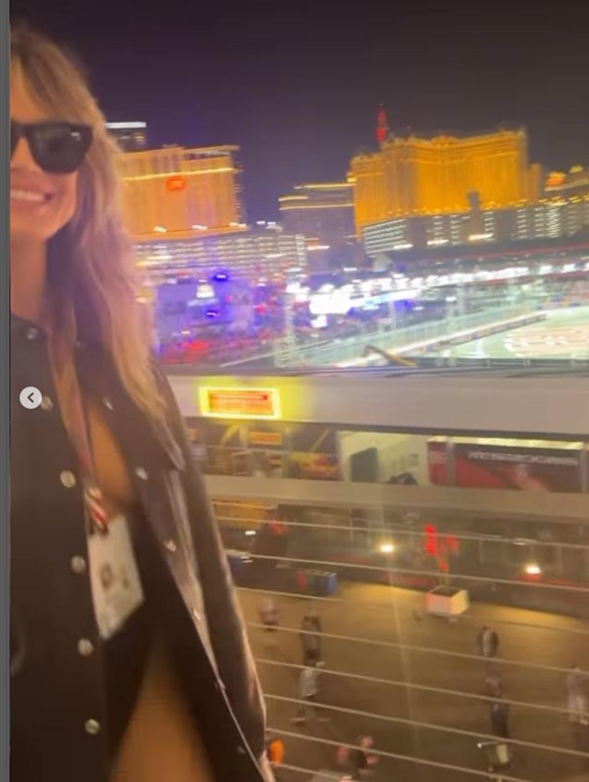 A stat la VIP în Marele Premiu din Las Vegas, apoi a pozat topless în lift