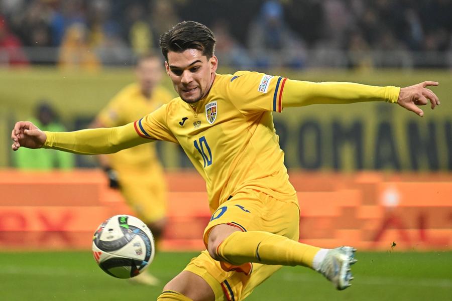 Ianis Hagi, jucând pentru România // foto: Imago Images Antrenorul lui Rangers răspunde, după ce Lucescu și Hagi au cerut ca Ianis să joace mai des: „Ultima oară a fost pierdere de timp”