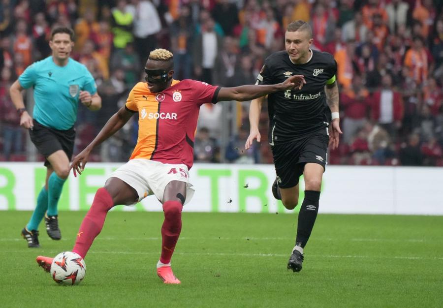 Victor Osimhen, în tricoul lui Galatasaray / Foto: Imago Se face al doilea cel mai scump transfer » Galatasaray va achita clauza lui Osimhen! + Condiția pusă de Napoli
