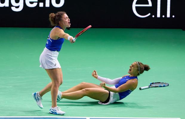 Italia revine în finala Billie Jean King Cup » Calificare dramatică în fața Poloniei, 2-1, decisă cu un serviciu din mână la minge de meci