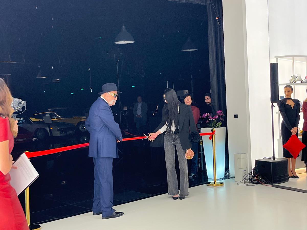 Ion Țiriac și fiica lui au tăiat panglica la Otopeni, lângă nume mari din sport » Gică Hagi i-a ales mașina lui Ianis: „E absolut fenomenal ce văd aici!”