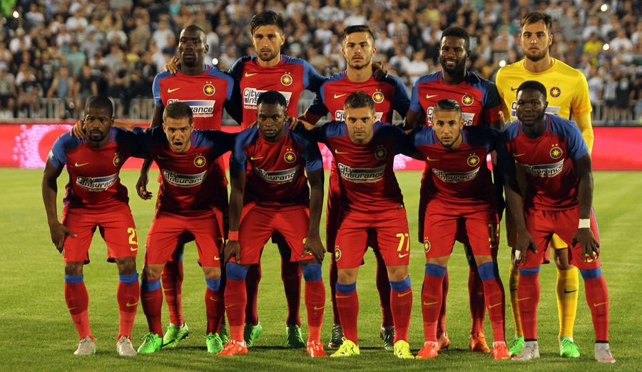 Gregory Tade, primul din stânga rândului de sus, în meciul Partizan Belgrad - FCSB / Imago Images „Gigi Becali e un măscărici!” » Atac dezlănțuit al fostului fotbalist de la FCSB! Nu l-a menajat nici pe antrenor: „M-a distrus!”