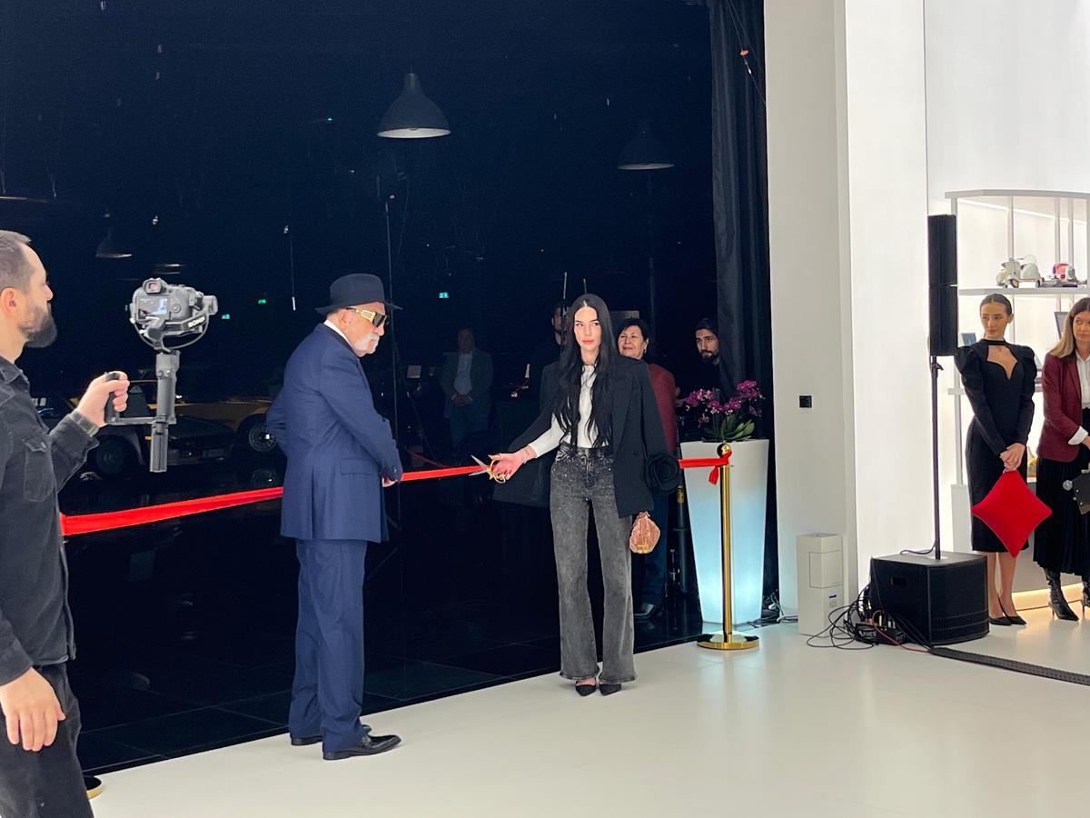 Ion Țiriac și fiica lui au tăiat panglica la Otopeni, lângă nume mari din sport » Gică Hagi i-a ales mașina lui Ianis: „E absolut fenomenal ce văd aici!”