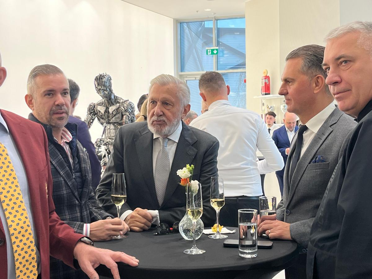 Ion Țiriac și fiica lui au tăiat panglica la Otopeni, lângă nume mari din sport » Gică Hagi i-a ales mașina lui Ianis: „E absolut fenomenal ce văd aici!”