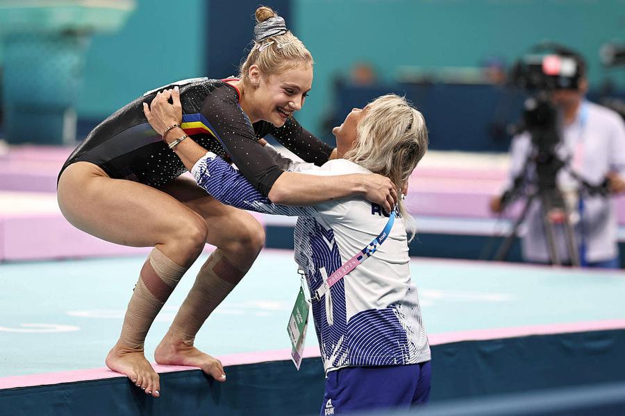 Camelia și Sabrina Voinea, foto: Imago Images Dă-le dracu' de medalii! Nu mai terorizați sportivii