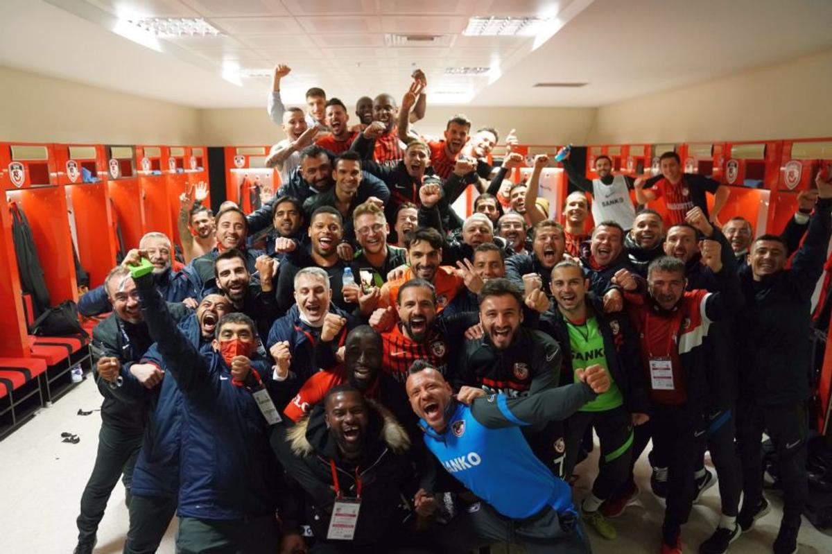 Marius Șumudică se gândește la plecare: „Gaziantep vrea să prelungesc, dar e greu. Am două oferte incomparabil mai bune” + Câți bani a primit pentru victoria cu Fenerbahce