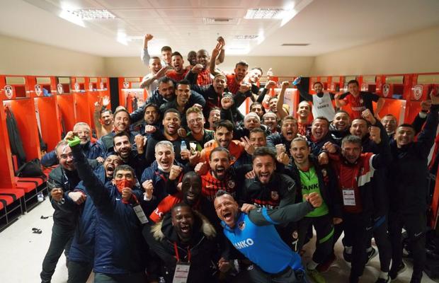 Gaziantep - Fenerbahce 3-1. VIDEO+FOTO Marius Șumudică, victorie senzațională: urcă pe loc de cupă europeană în Turcia! Alexandru Maxim a marcat