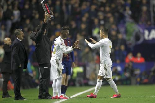Vinicius și Hazard (în alb) nu vor juca în Eibar - Real Madrid // foto: Guliver/gettyimages