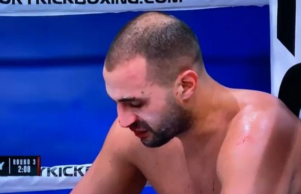 Badr Hari nu e menajat după ce a fost făcut KO de Benny Adegbuyi: „Se lăuda că o să fie ca Real Madrid”