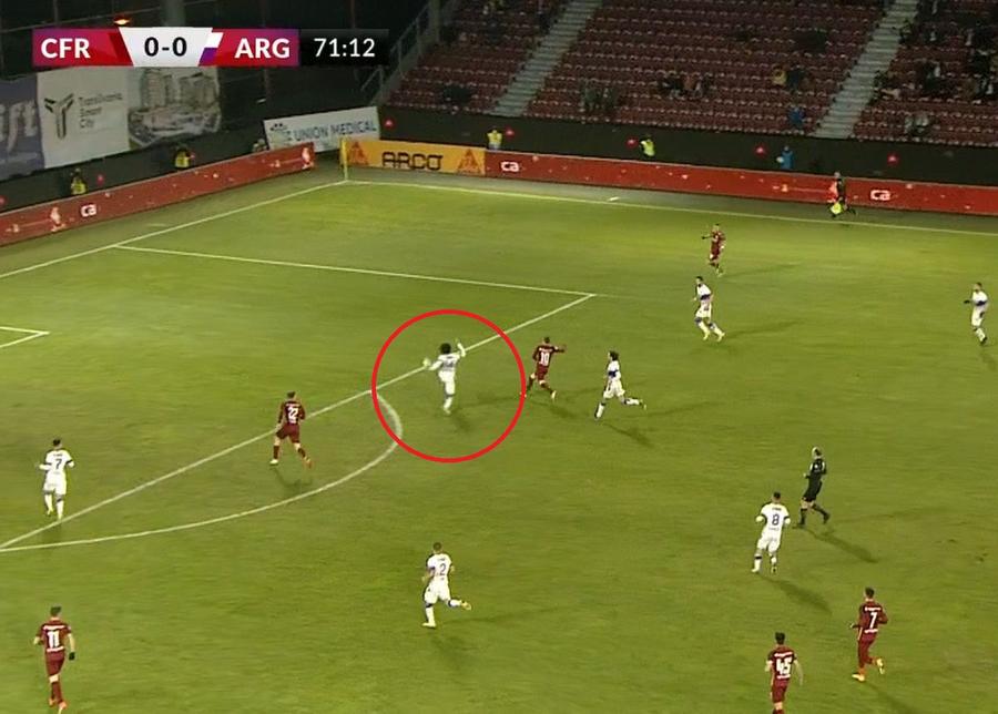 Joao Miguel dă pe lângă minge, iar Debeljuh înscris fără emoții / Captură Telekom Sport CFR Cluj - FC Argeș 1-0 » Ultimul meci al lui Petrescu la CFR? Campioana dă lovitura după o eroare lamentabilă a piteștenilor