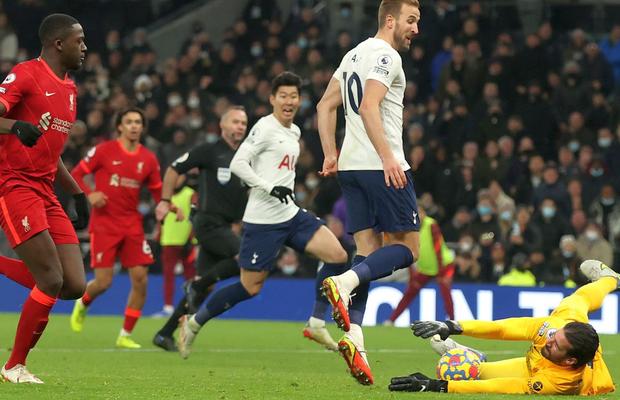 Alisson, ce eroare! Liverpool, „trădată” de portar în remiza spectaculoasă cu Tottenham