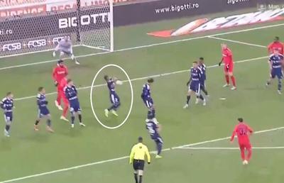 Moment comic în prima repriză din FCSB - FC Botoșani: și-a „reclamat” propriu coleg + Ce s-a întâmplat în faza suspectă de penalty