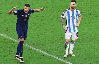 Momentul care nu s-a văzut în direct și i-a avut în prim-plan pe Messi și Mbappe, înainte de a urca pe podium