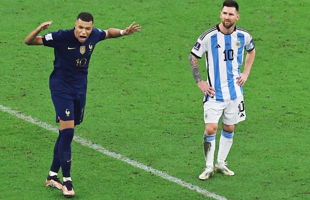 Momentul care nu s-a văzut în direct și i-a avut în prim-plan pe Messi și Mbappe, înainte de a urca pe podium