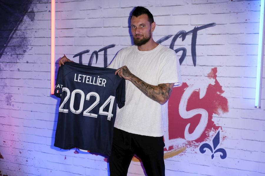 Contractul lui Letellier cu PSG expiră pe 30 iunie 2024 Foto: Guliver/GettyImages Teroare la Paris! Un jucător al lui PSG, atacat de hoți înarmați. El și soția lui, agresați în propria casă!