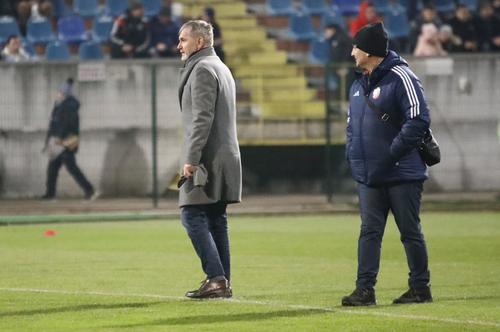 Flavius Stoican, 47 de ani, a precizat pentru GSP.ro că a vorbit cu Valeriu Iftime, din vacanță, de peste ocean, dar nu vrea să lase CSM Reșița, în eșalonul secund, pentru a mai lupta, încă o dată, să salveze Botoșaniul de la retrogradare.