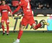 Marius Șumudică a oferit imaginea zilei în fotbalul european » A pășit pe gazon și i-a oferit arbitrului flori + ce au făcut jucătorii