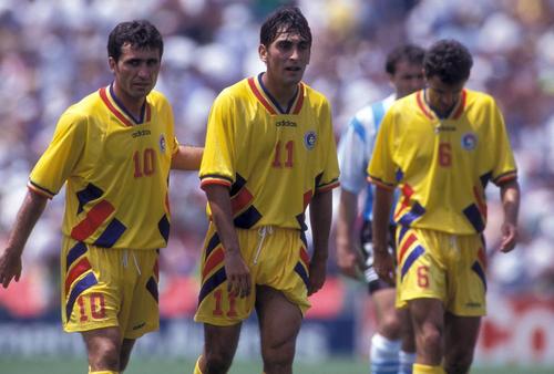 Gică Hagi (58 de ani) a vorbit, din nou, despre modul în care fotbalul românesc a pierdut teren în fața celorlalte campionate europene. „Regele” a dezvăluit și o discuție purtată cu Ilie Dumitrescu (54 de ani), imediat după Revoluția din 1989.