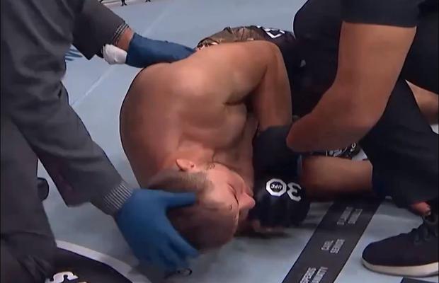 Gest incredibil de fair-play în UFC: „Îi mulțumesc că nu a continuat să mă lovească, puteam să mor!”