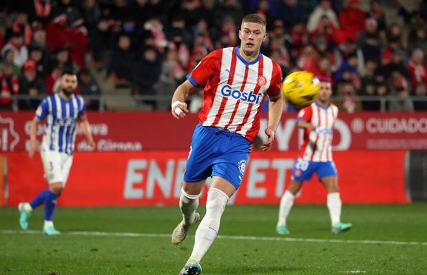 Hat-trick în mai puțin de 400 de secunde! „Robotul” liderului a distrus-o pe FC Sevilla și este egalul lui Bellingham la șefia topului marcatorilor