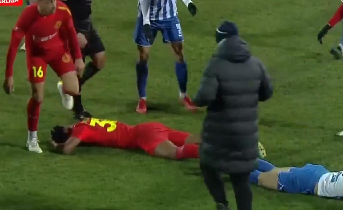 Emoții pentru FCSB » Ngezana s-a lovit puternic și nu a mai putut continua meciul