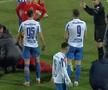 Emoții pentru FCSB » Ngezana s-a lovit puternic și nu a mai putut continua meciul